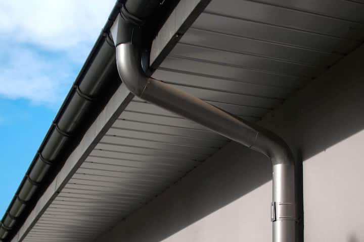 Corrosion-resistant galvanized gutters installed on a commercial building in Vienna