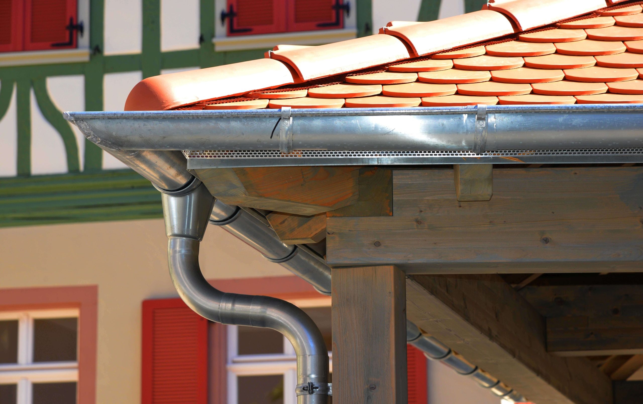 Corrosion-resistant steel gutters for effective rainwater drainage in Vienna
