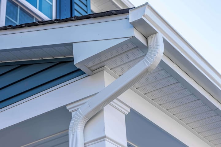 Low-maintenance vinyl gutters for rainwater management in Vienna